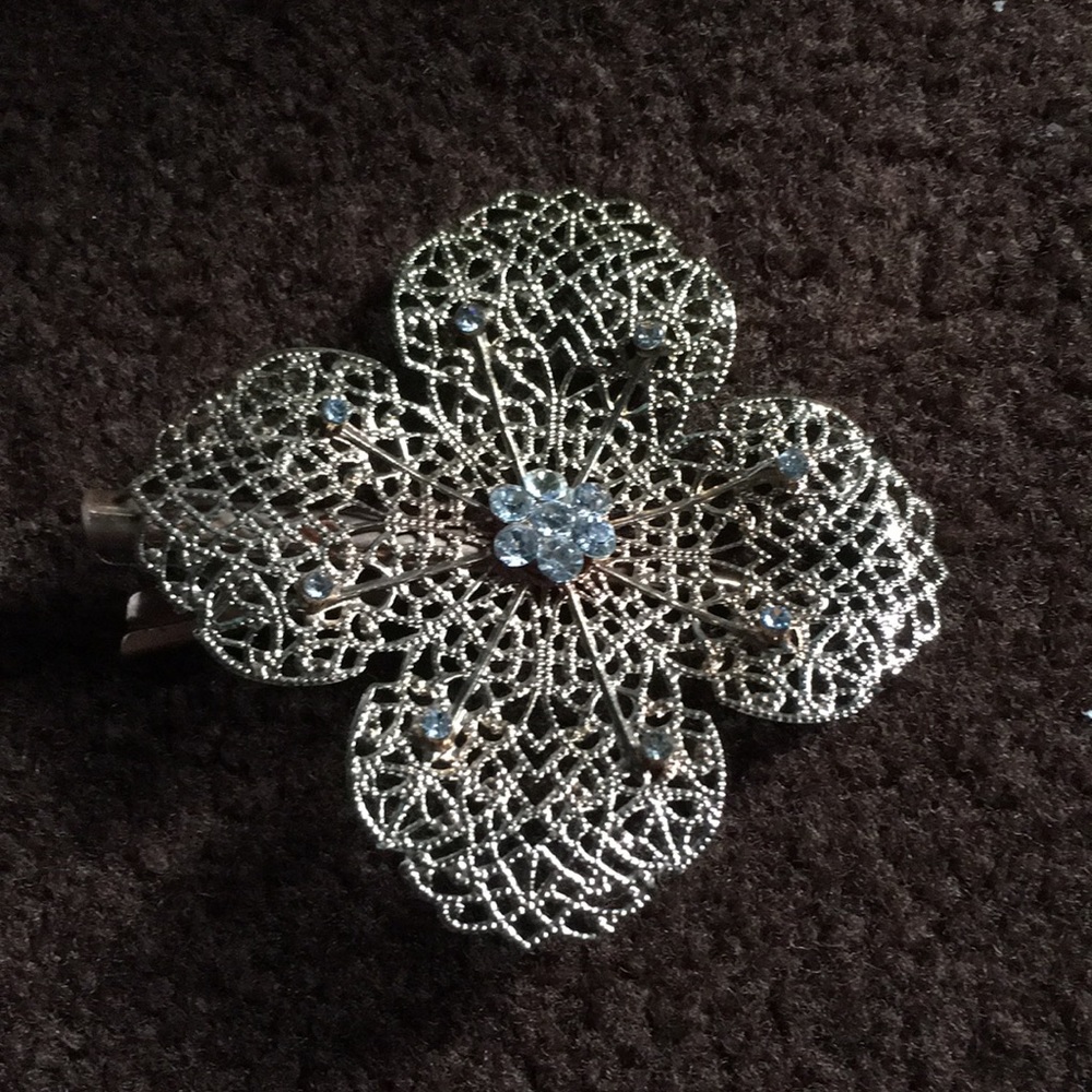 Flower hair clip